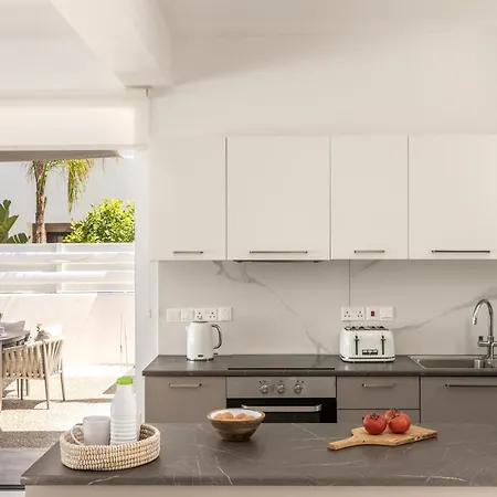בית נופש Pearl 18 פרוטאראס